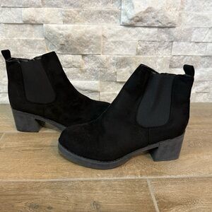 NIB NEW Black Ankle Boots Size 8 (39)